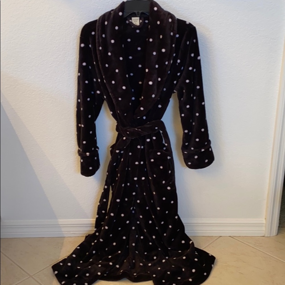 Black and white polka dot robe